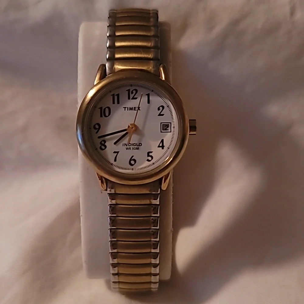Timex Easy Reader Indiglo 25mm Bracelet Ladies Watch Two-Tone Gold Silver Expand